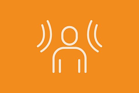 Orangefarbene Strichzeichnung einer Person mit geschwungenen Linien auf beiden Seiten, die an Schallwellen, Signale oder eine Hervorhebung erinnern, auf hellbeigem Hintergrund.