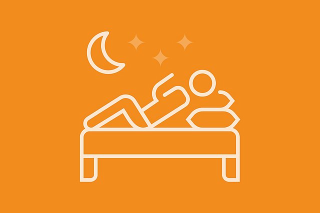 Orangefarbene Strichzeichnung einer Person, die mit einem Kissen auf einem Bett liegt und auf ein Handy schaut. Über ihr sind ein Halbmond und vier Sterne zu sehen, was auf die Nacht hindeutet. Der Hintergrund ist hellbeige.