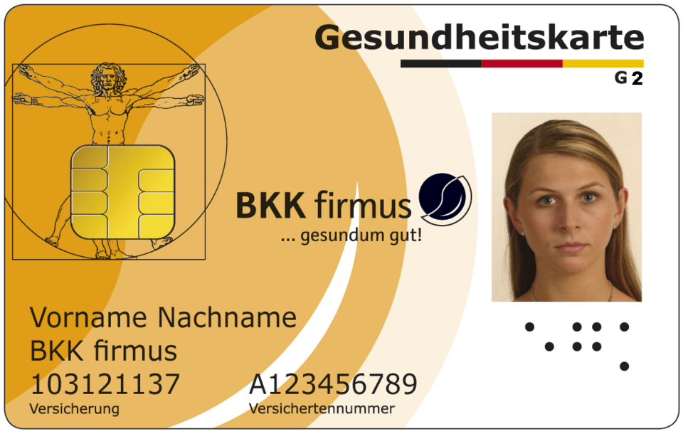 Deutsche Krankenversicherungskarte mit dem Foto einer Frau, Chip und persönlichen Angaben auf gelbem und weißem Hintergrund.
