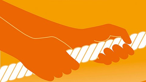 Zwei orangefarbene Hände ziehen ein weißes Seil auf einem orangefarbenen Hintergrund mit deutschem Text, der für die BKK firmus insurance wirbt.