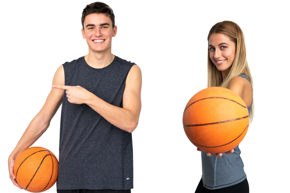 Junger Basketballer und junge Basketballerin