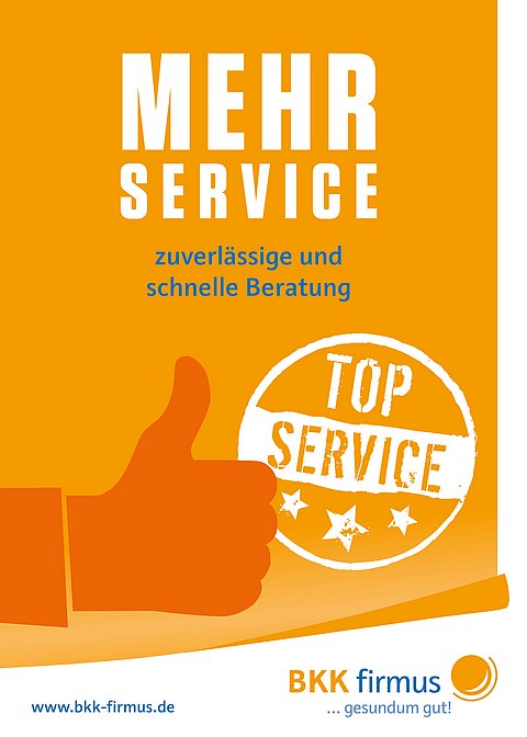 Orangefarbenes Plakat mit einem Daumen nach oben, MEHR SERVICE und einem TOP SERVICE Stempel in weißer Schrift.